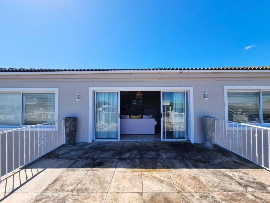 5 Bedroom Property for Sale in Sandbaai Western Cape